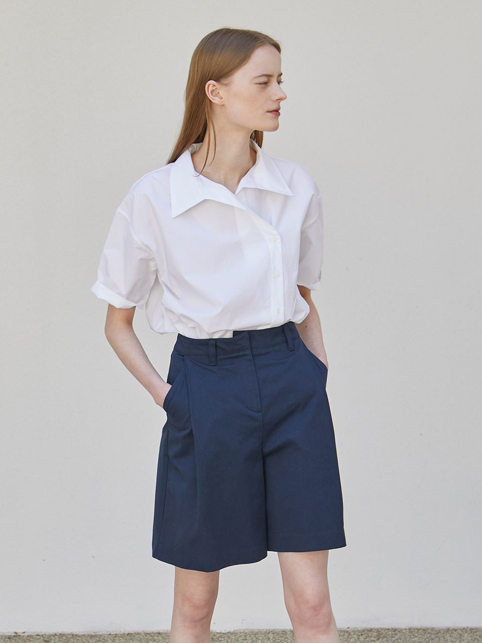 One Tuck Wide Shorts - Navy