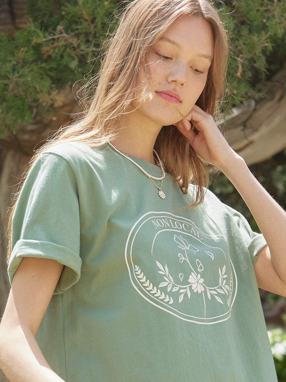 Cosmos Wreath T-shirt - Moss Green