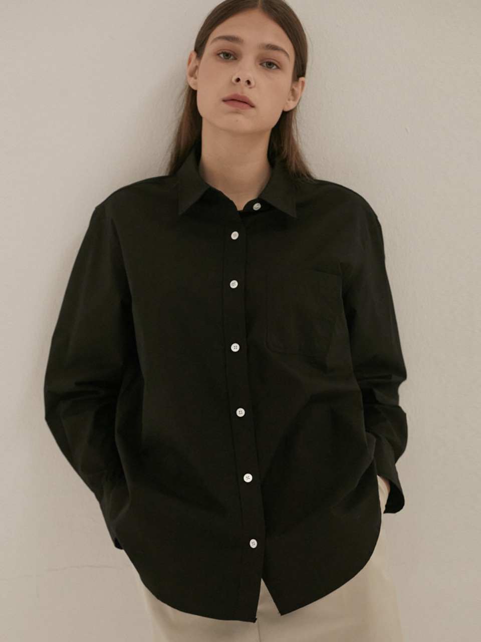[김다미,최지우,오연서 착용] Relaxed Classy Shirt - Black
