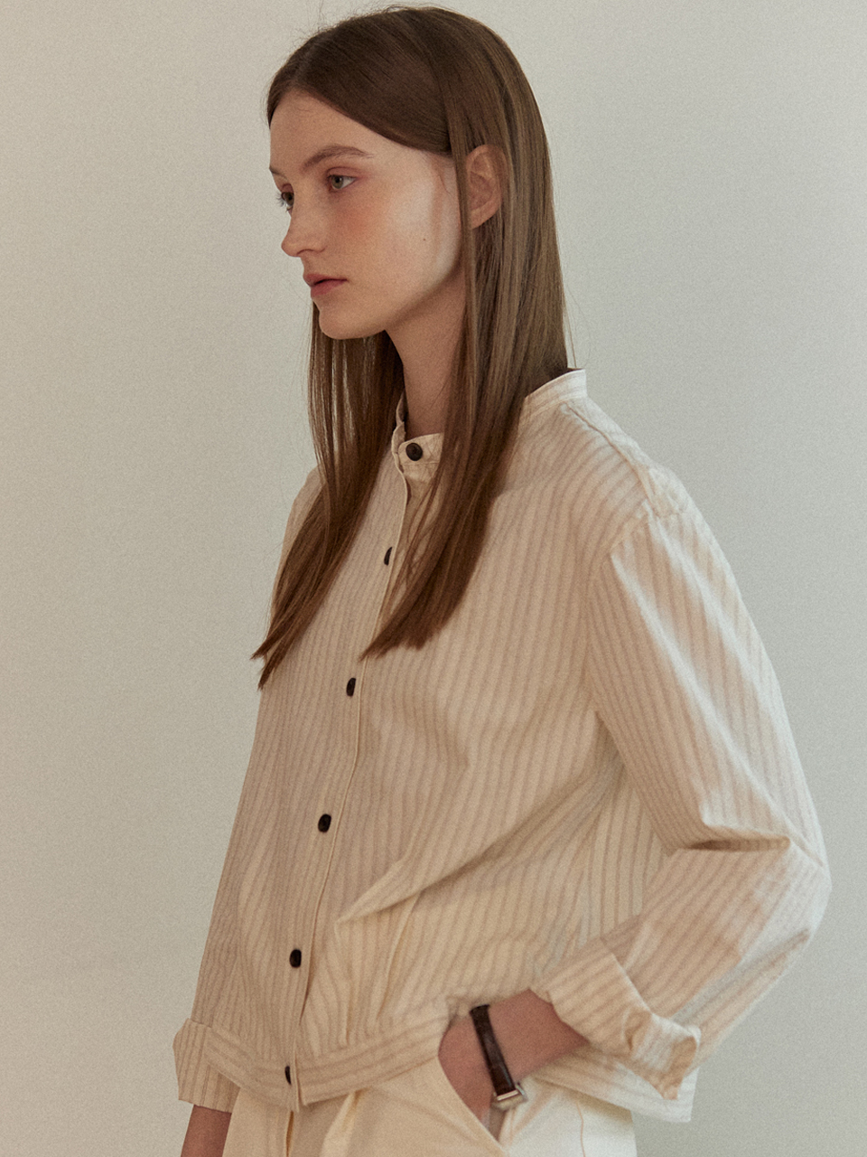 Two-Tuck Crop Shirt 2 Color